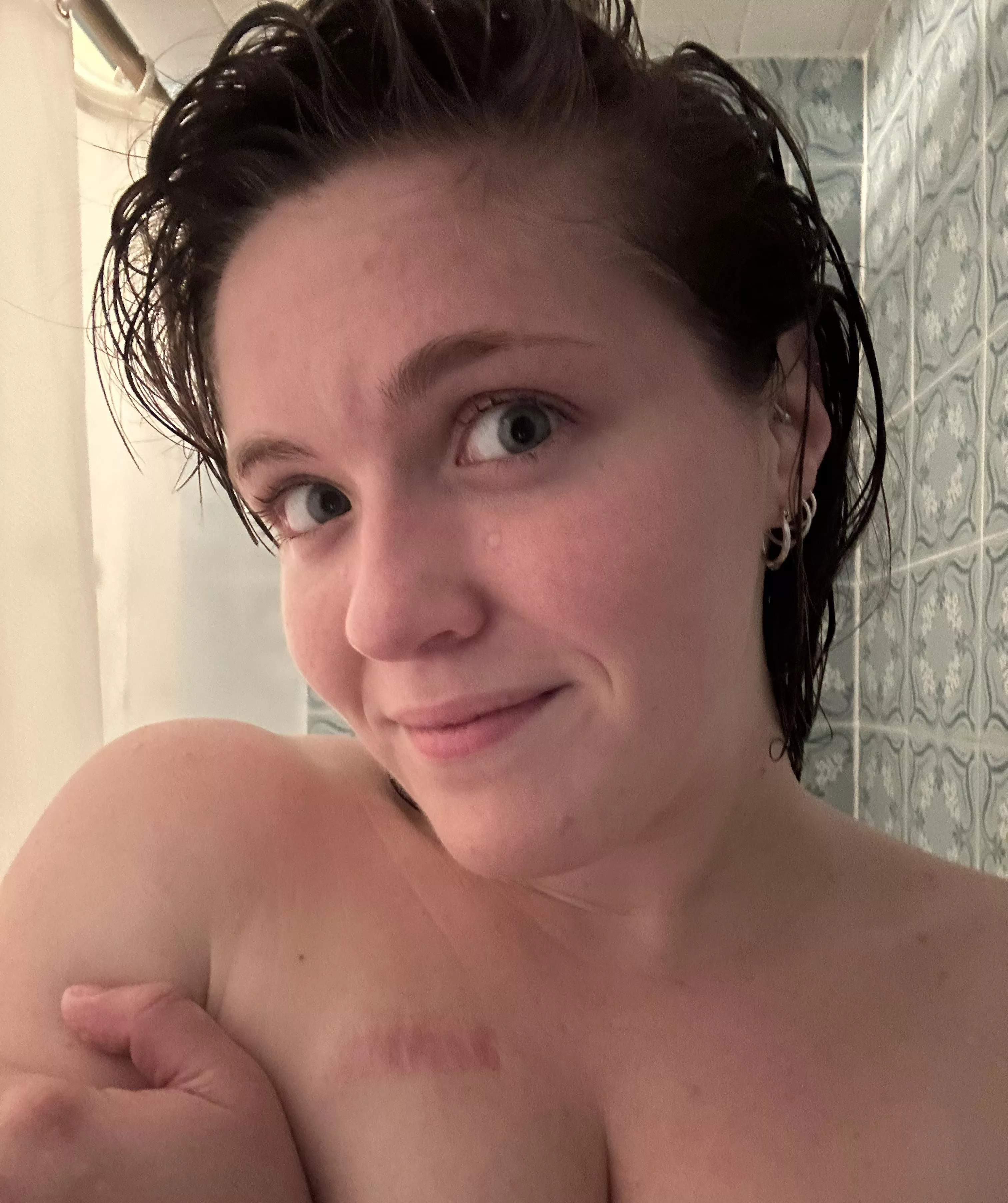 Had a great work out. Shower time 🥰