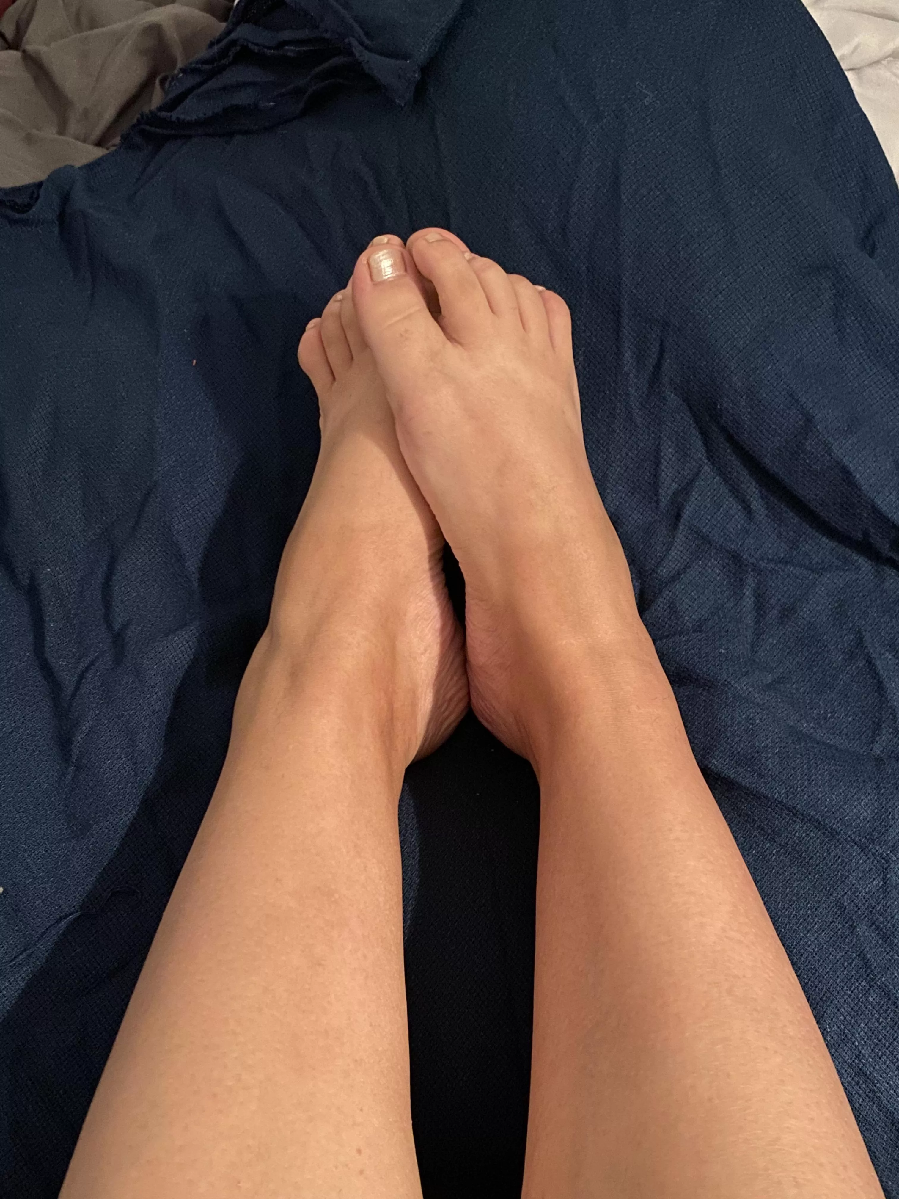 I can write your name on my feet and make a exclusive content for you.