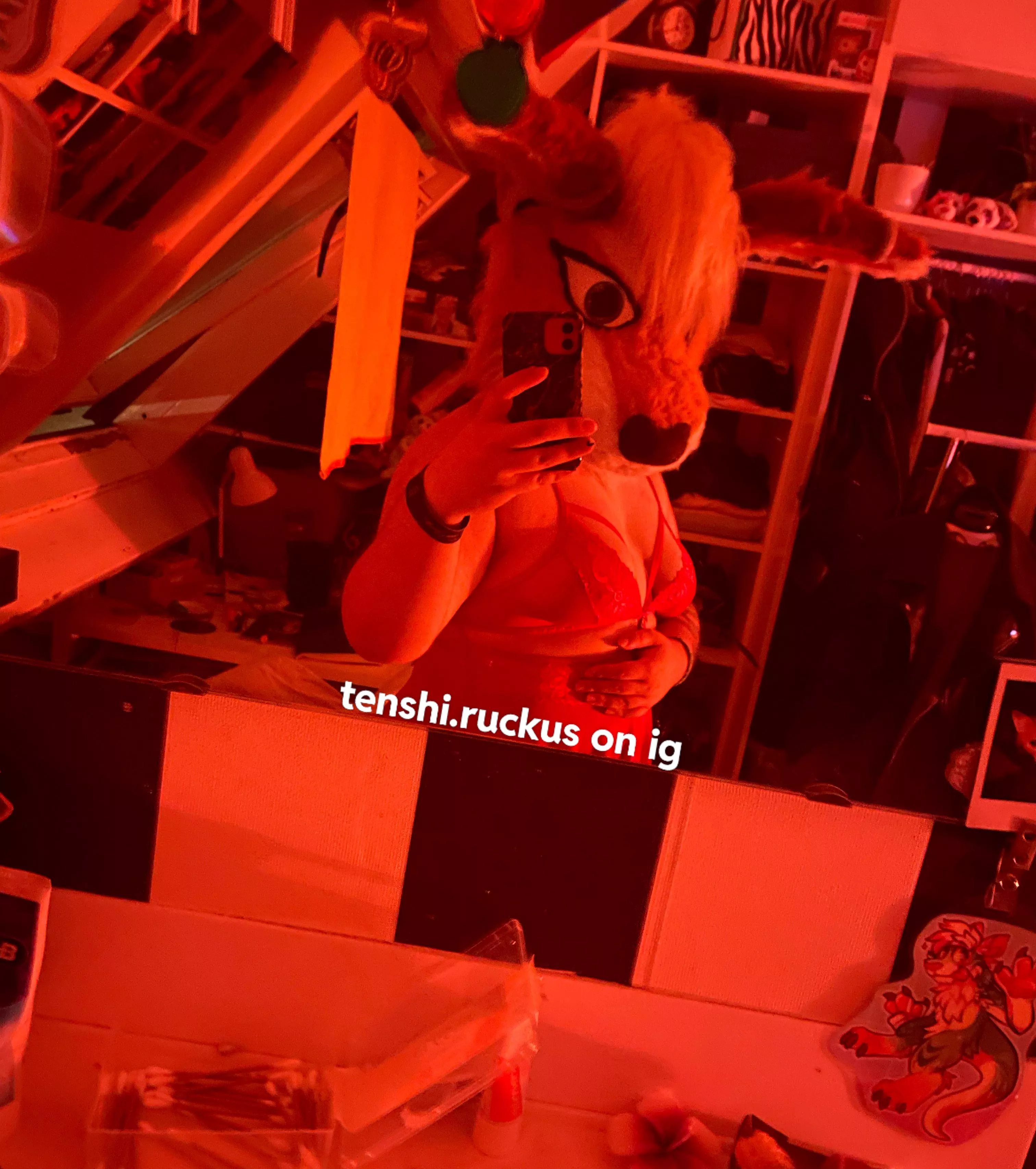 Just your friendly neighbourhood kangaroo saying hi ;3