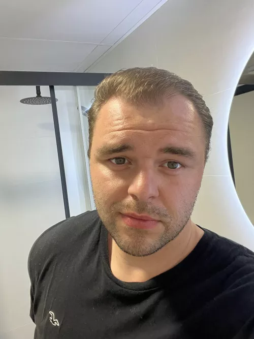 Kinda loving how my hair looks after a day at the beach with sea water 😍 what do you guys think?