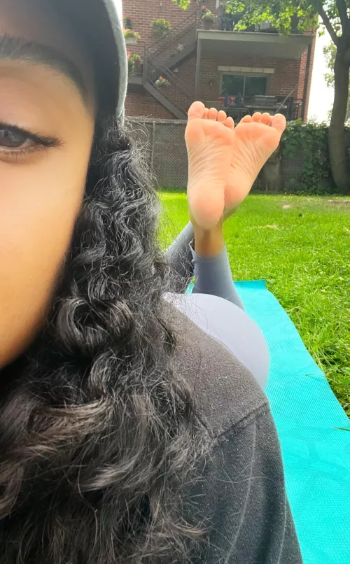 Let them stare, I don’t care. Come and kiss my lovely pair 💋