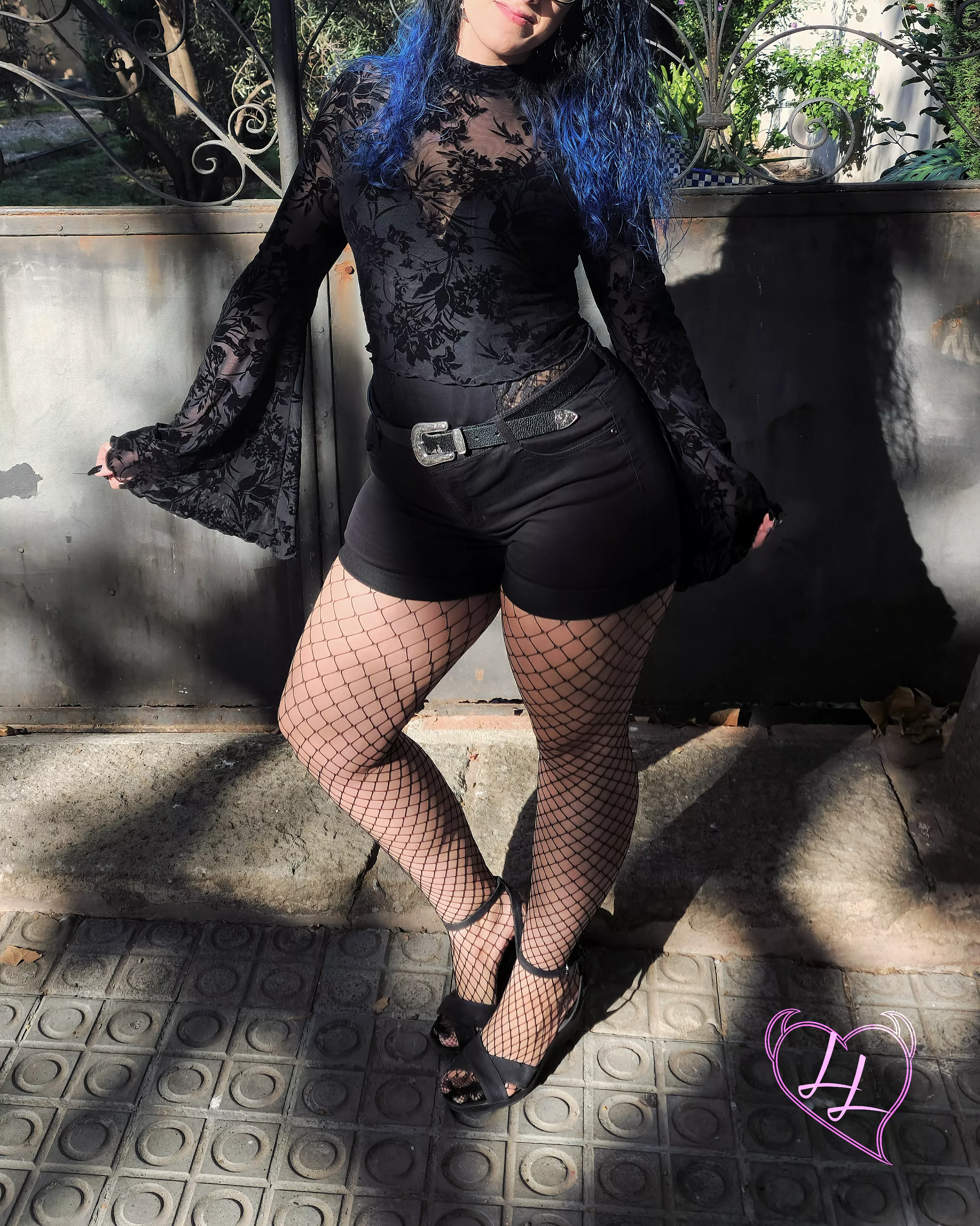 @love.of.lilith your blue haired goth gf