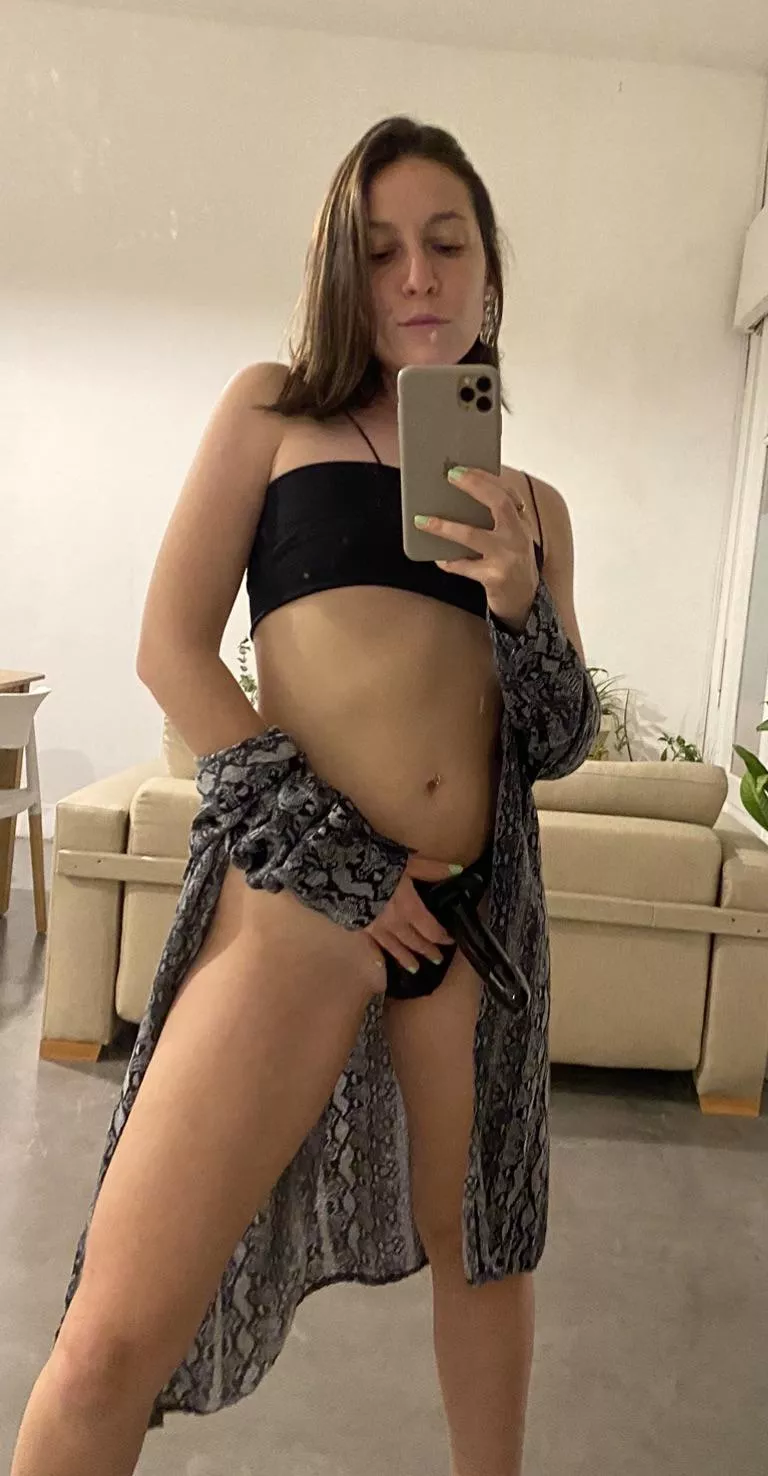 Mommy is horny and ready to destroy that asshole 😈 I dare you to give it to me 🔥