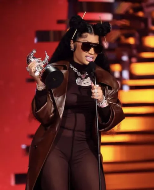 Nicki Minaj winner of best hip-hop artist