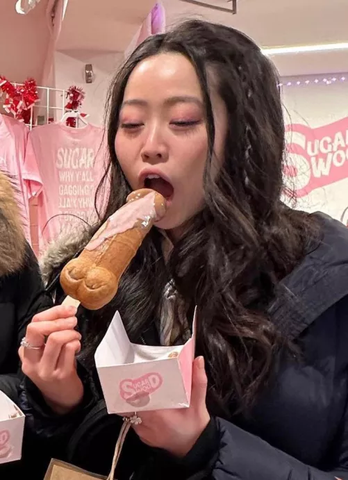 Stephanie Soo about to swallow