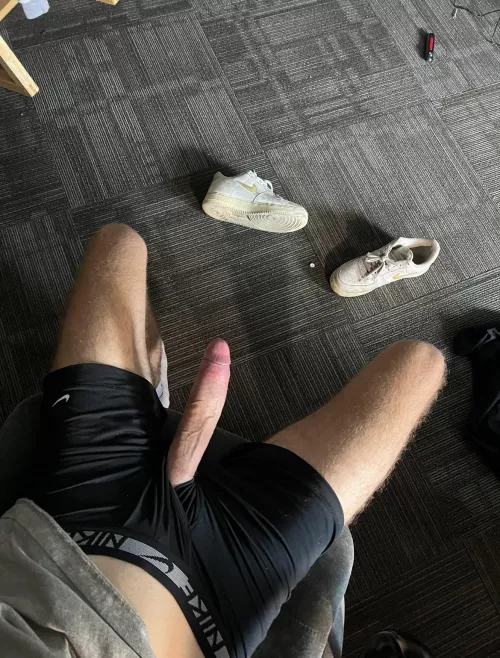 Type yes if my 18 yr old dick is bigger than yours ;)