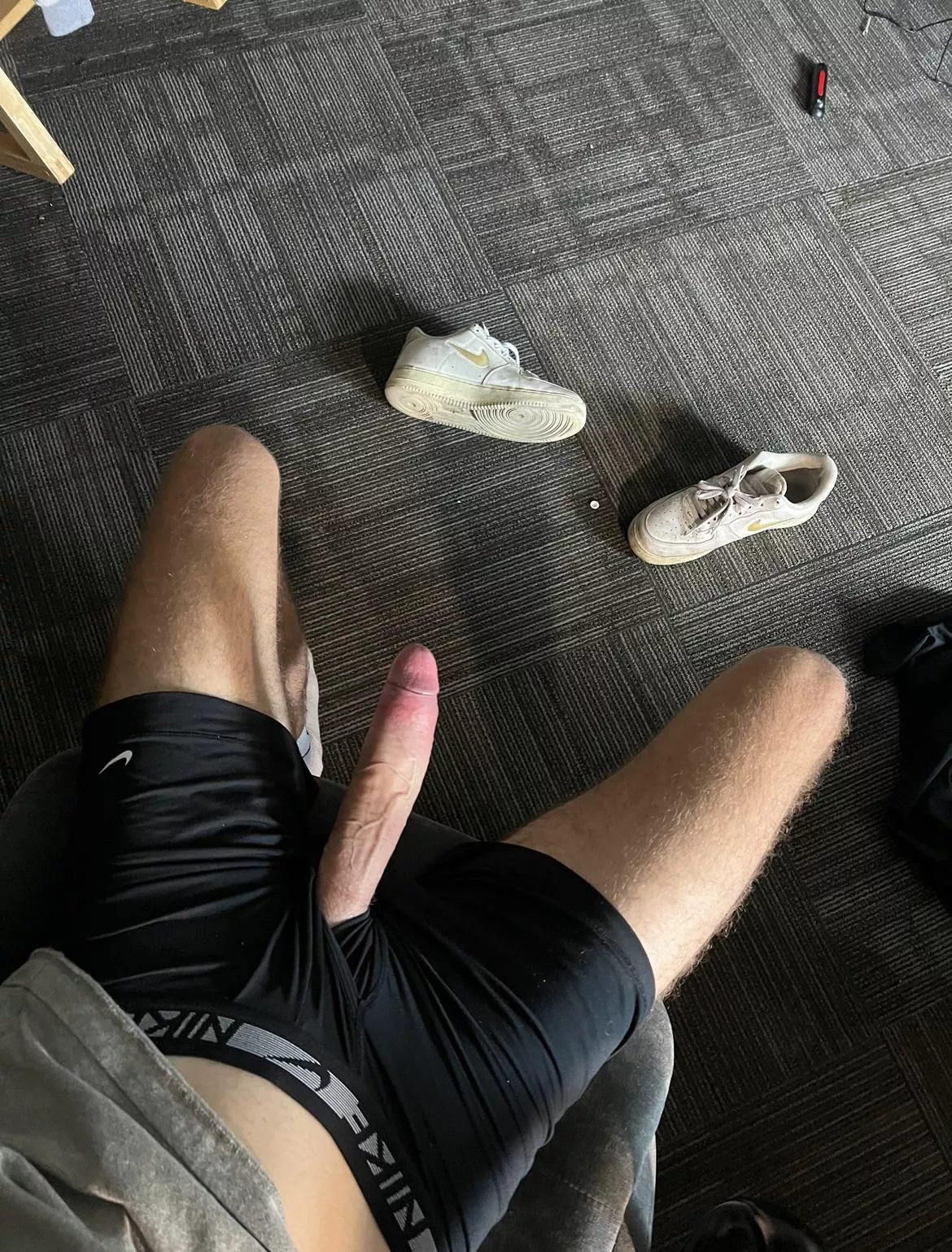 Type yes if my 18 yr old dick is bigger than yours ;)