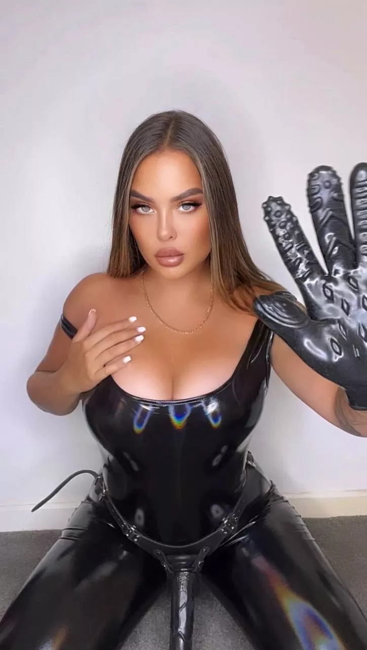 You been a naughty boy mommy wants to punish you right now!