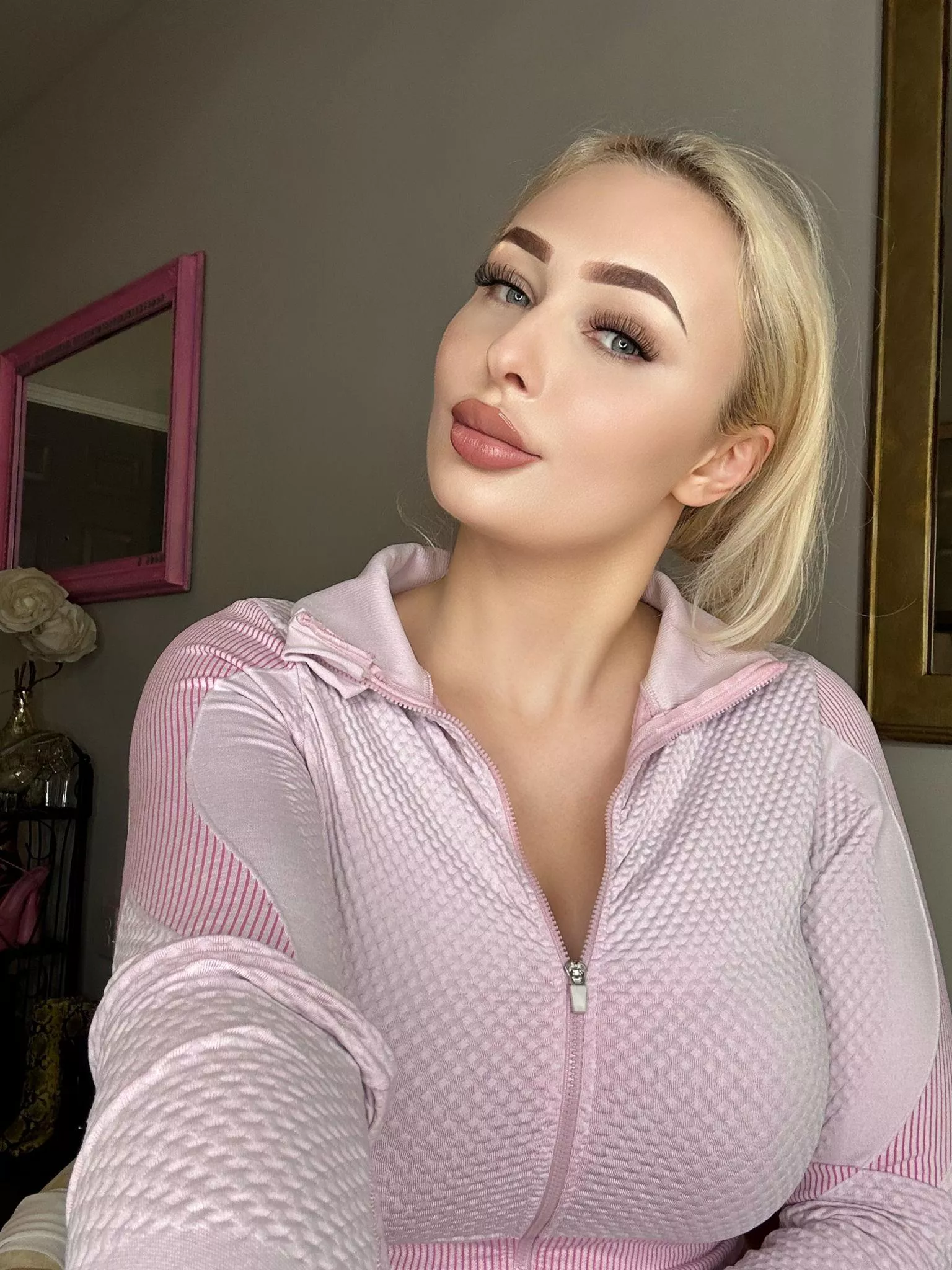 23F after dinner selfie <3