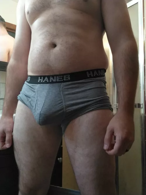 (31)Little chubby dad bulge anyone?