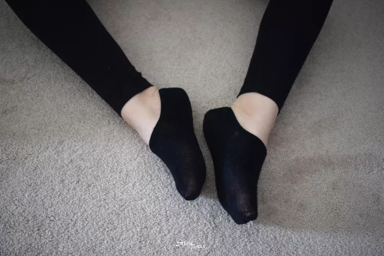 Be a good boy and take mommy's socks off 🧦 or do you rather have it on?