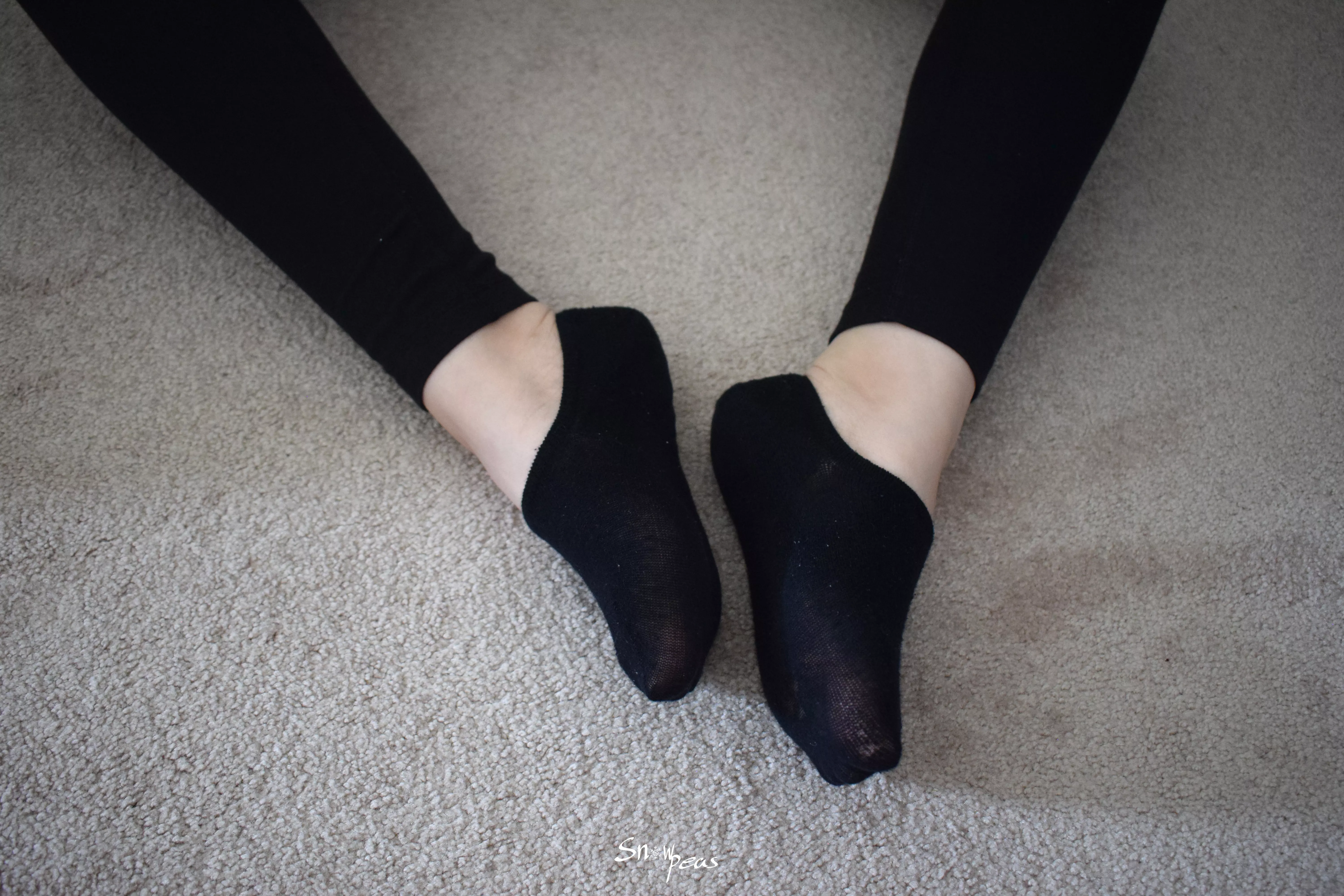 Be a good boy and take mommy's socks off 🧦 or do you rather have it on?