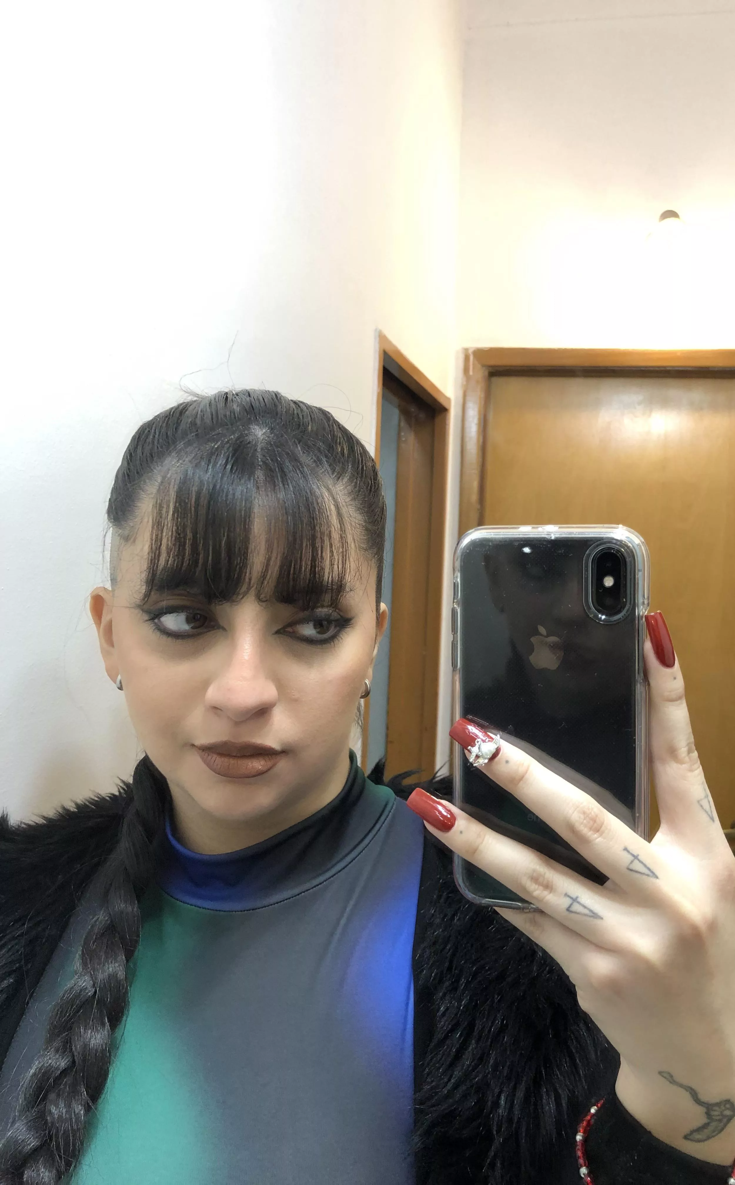 do u like the color of my long claws?