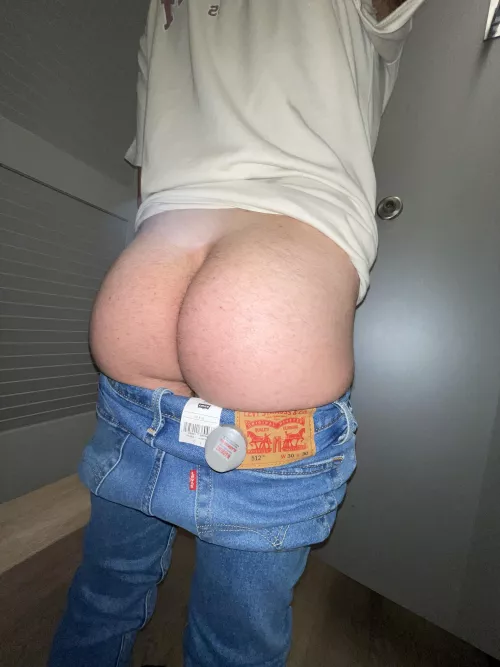 Guys can have ass too