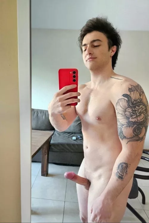 Here to give some representation to all my average sized guys, we belong on Reddit too 🫶🏻