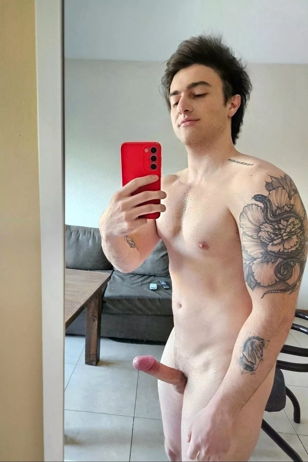 Here to give some representation to all my average sized guys, we belong on Reddit too 🫶🏻