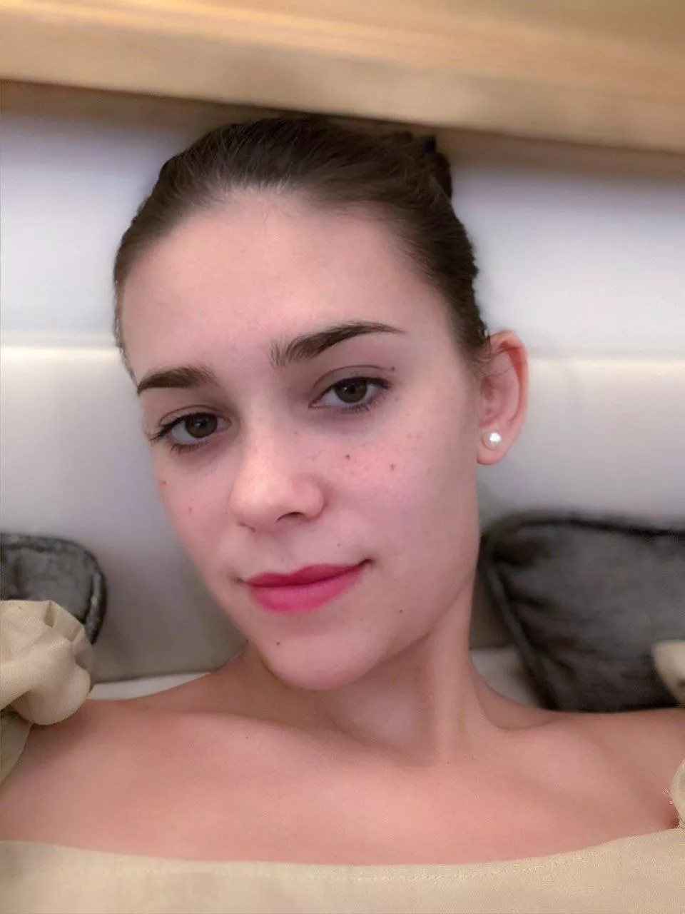 I wish i had a roomate around! [f22]