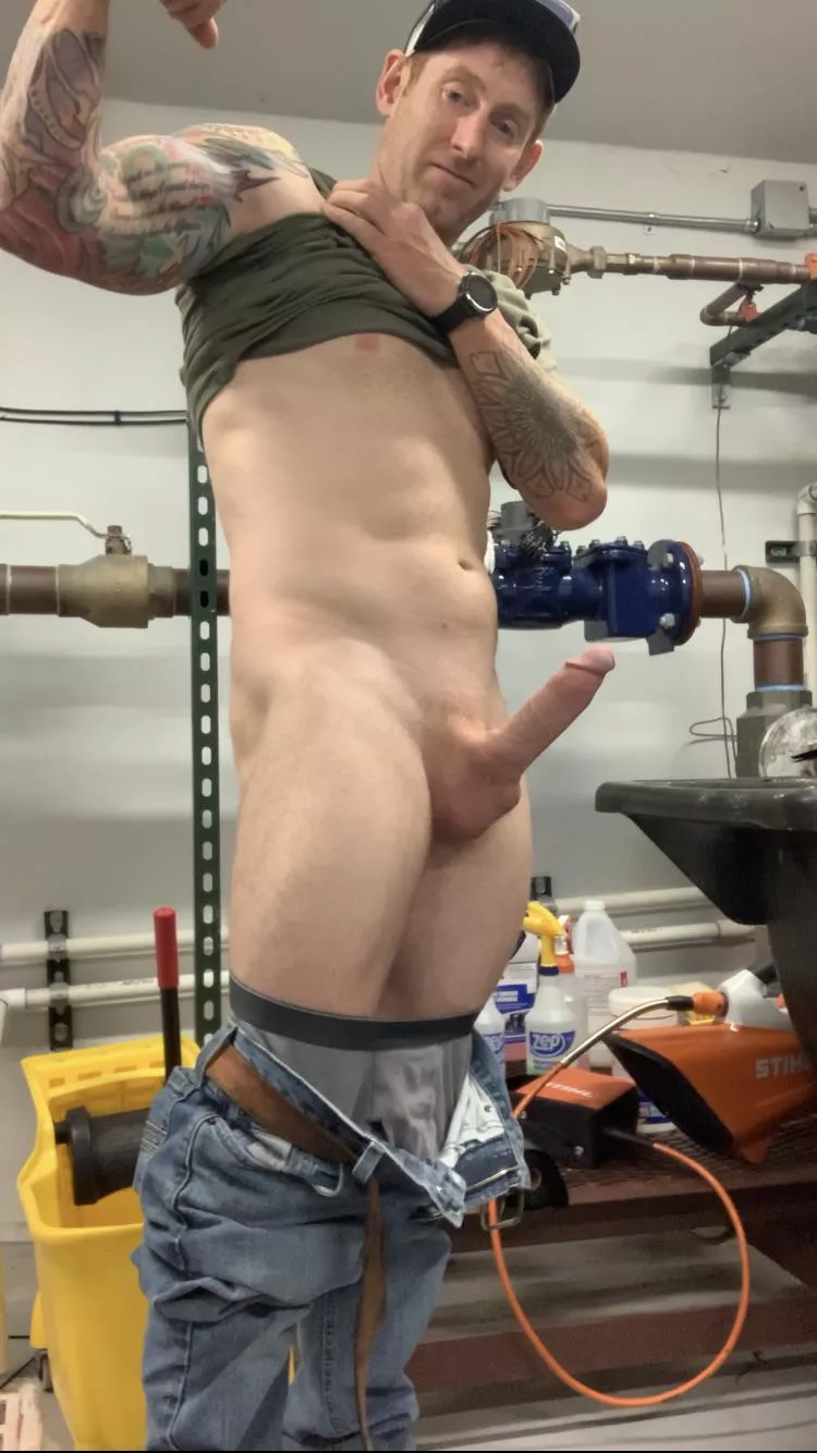 (M) Any of you ladies want to join me at CrossFit today. Let me know