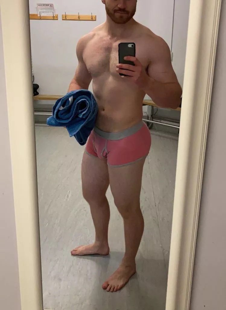 [M] Locker room pic after my training tonight 😌