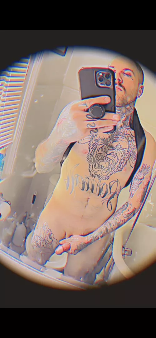 Need someone to play with 🖤