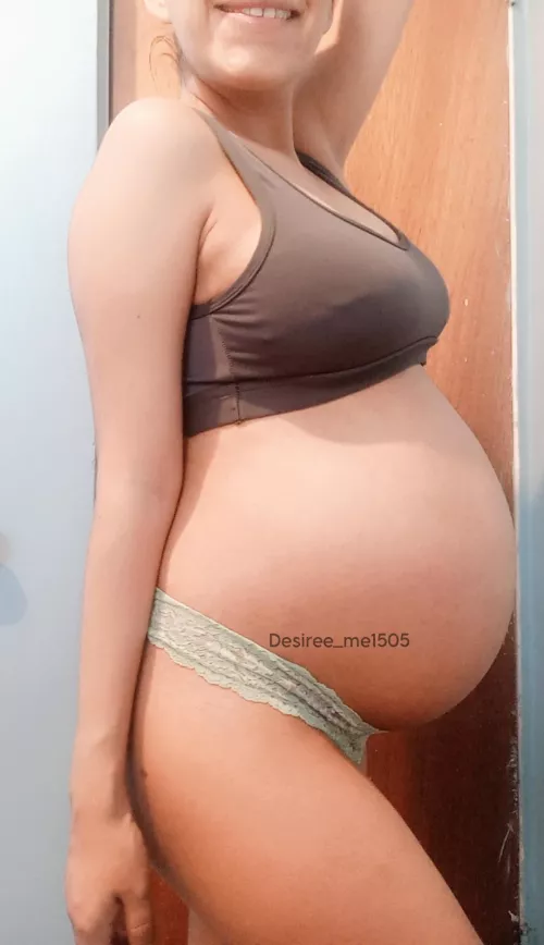 Would you eat out a preggo milf ??