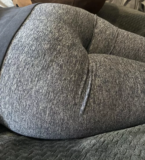 Would you jack off to me if I send you my nude pics?