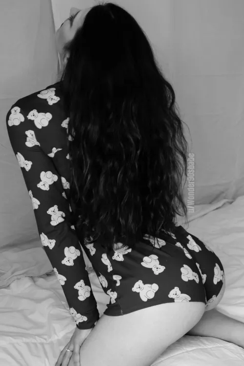 Your Bootiful Brunette is here 🍑