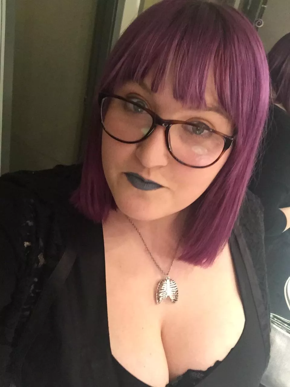 28F uk..happy Friday my lovelies!