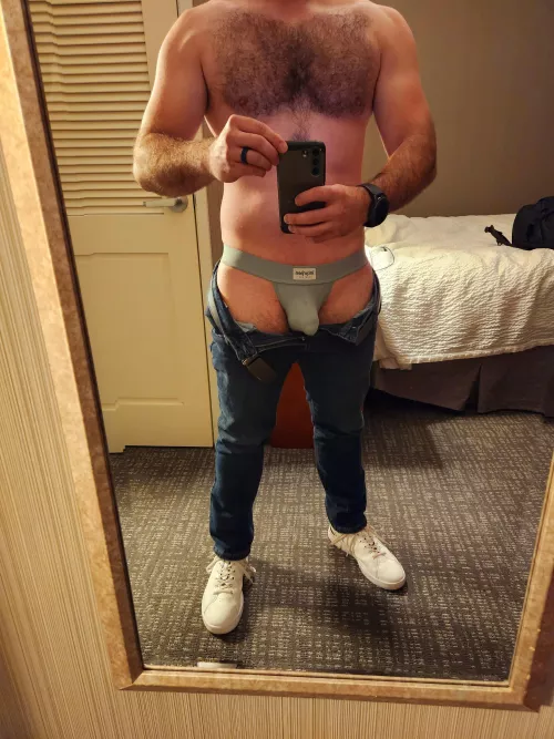 Happy friday! Off to to the airport.