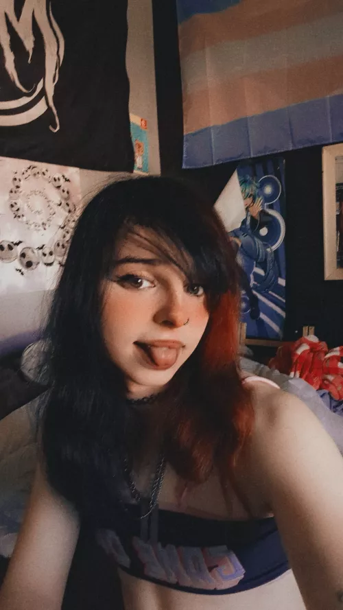 Hi your local emotional support trans girl here to give out some hugs ❤️🖤❤️🖤❤️🖤❤️🖤❤️