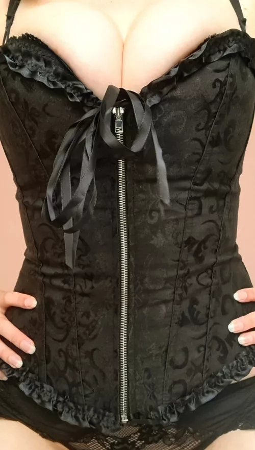 Hold on tight... just like this corset!
