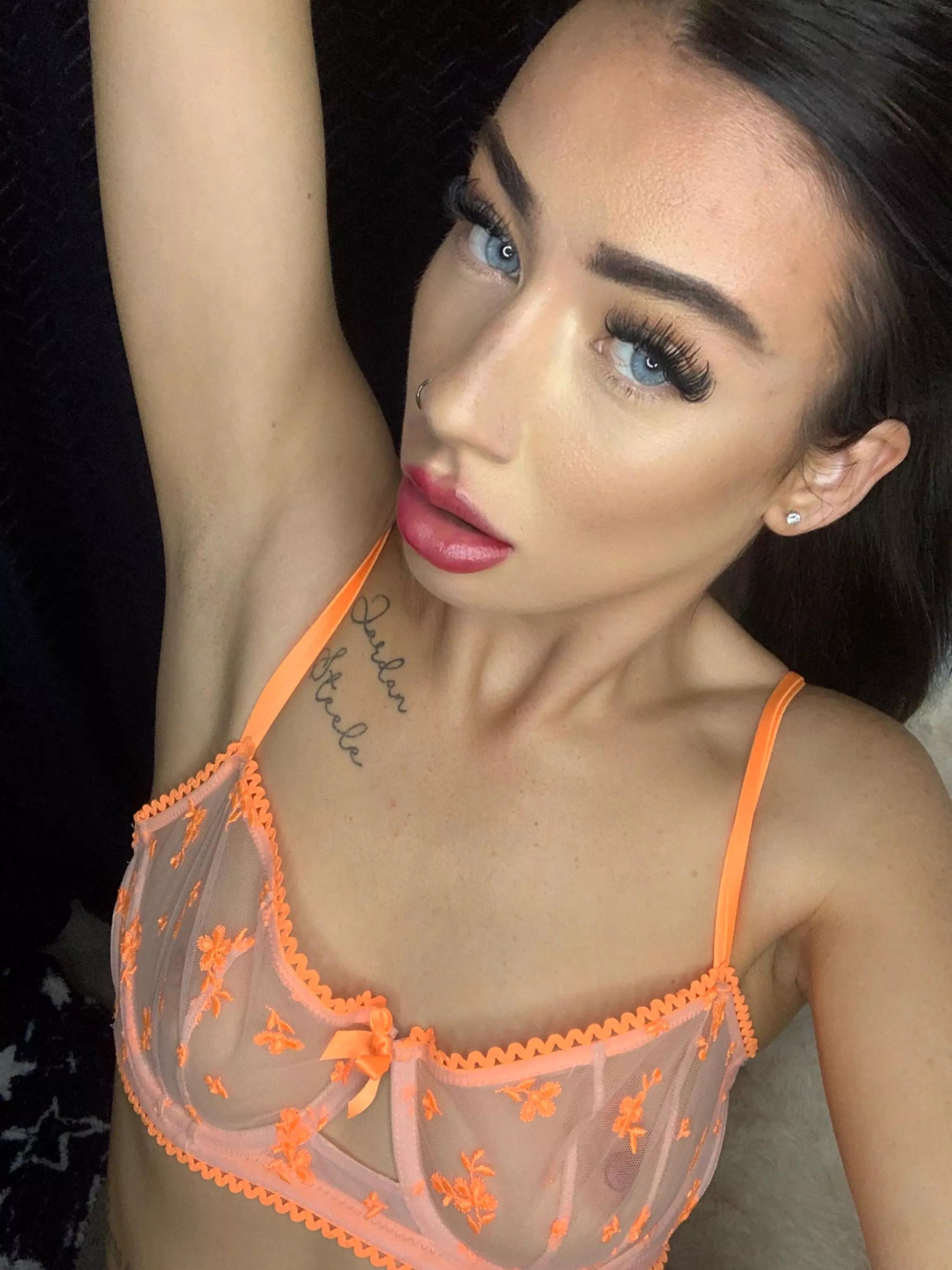 I bet you cant take your eyes off my armpits!