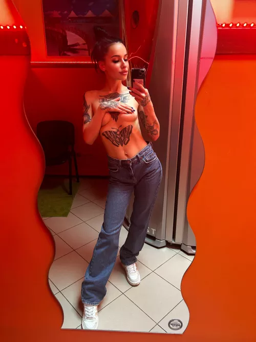 I don't think your girlfriend sends you pictures like that