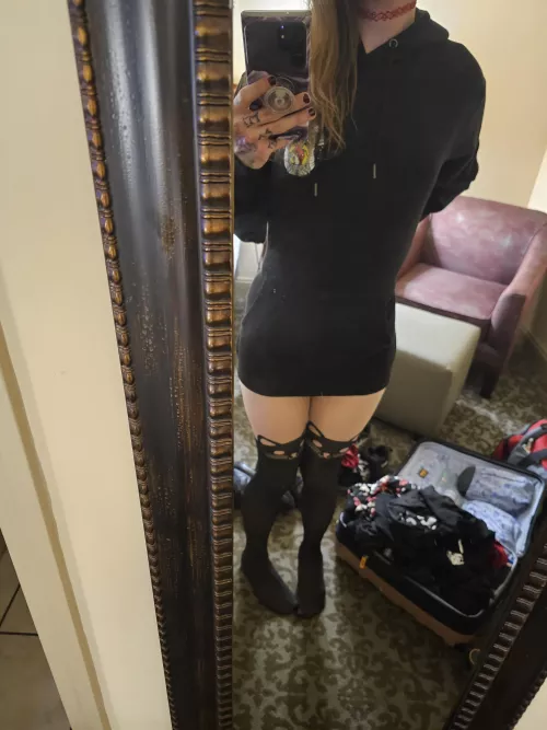 I love oversized hoodies :3