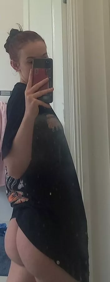 I prefer wearing no panties… it’s more fun that way ;)