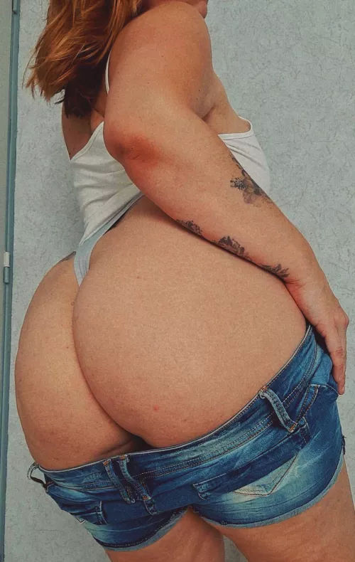 May I remove my shorts before you eat my ass? [F]