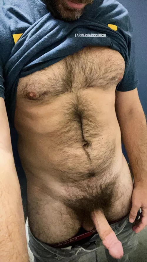 Me and my hairy body.. waiting for you in the stall..