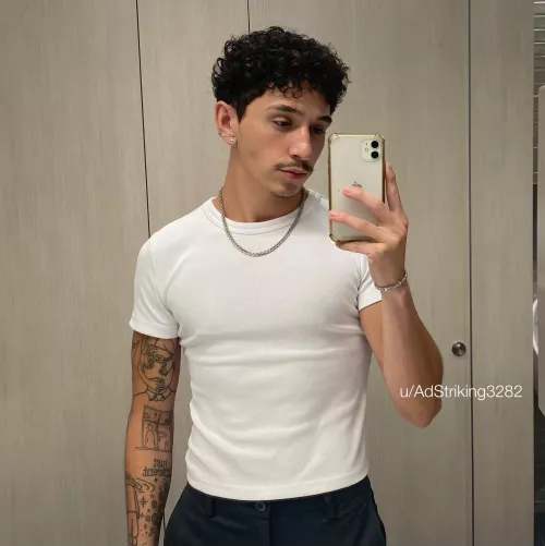 obsessed with wearing plain white t shirts lately