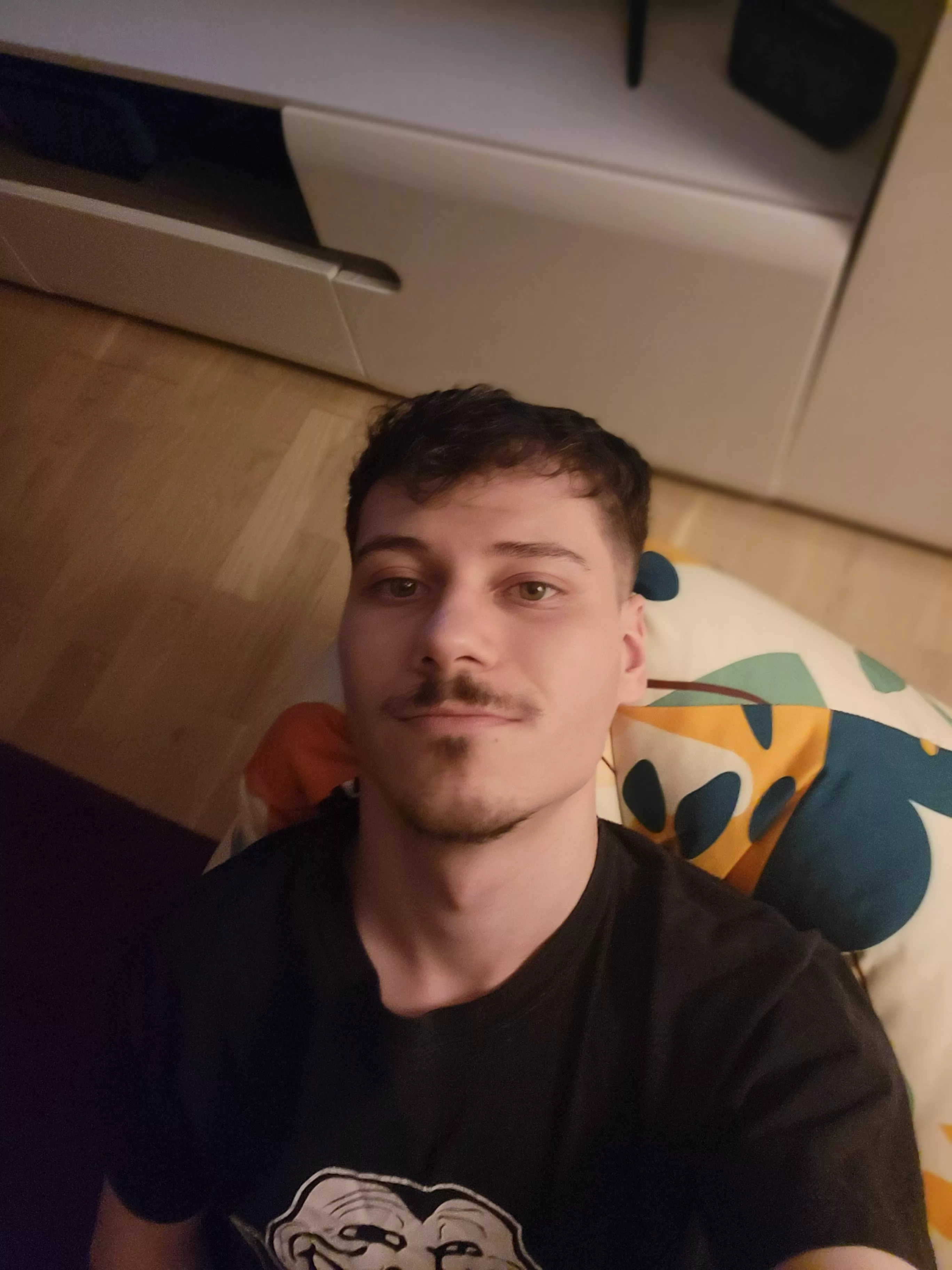 Otter on duty, my duty is to do nothing tonight. Kinda bored, felt cute, will surely delete later. Otter on duty, my duty is to do nothing tonight. Kinda bored, felt cute, will surely delete later.