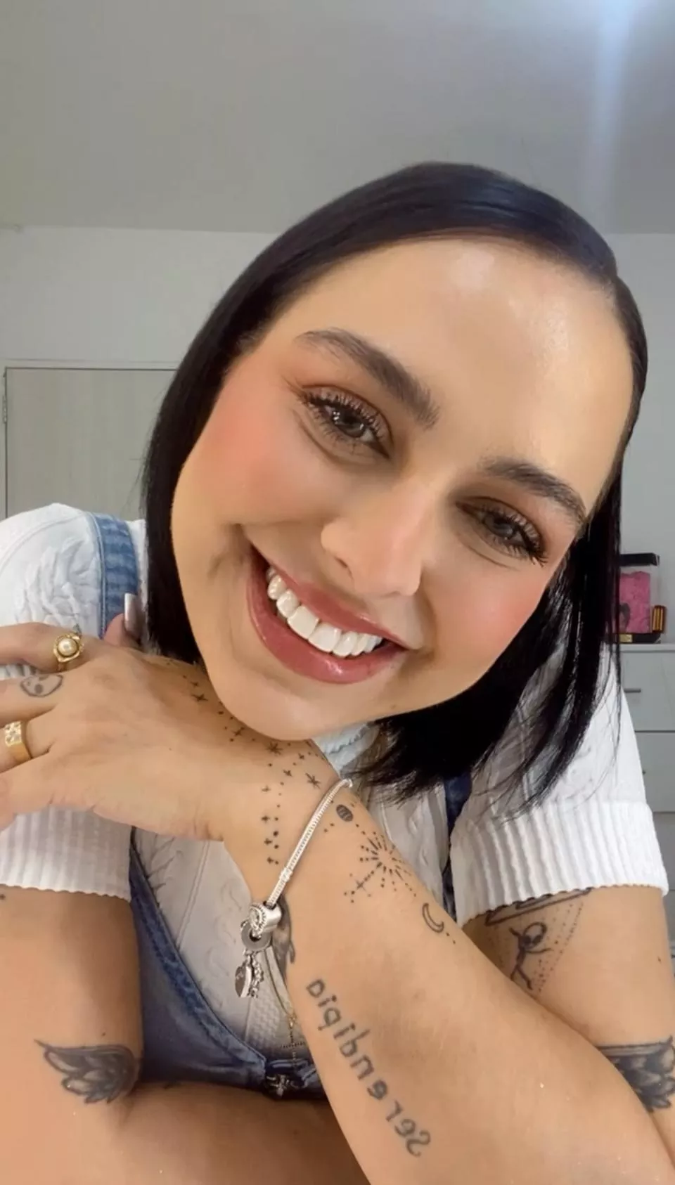 Showing of my smile on a happy day (33F)