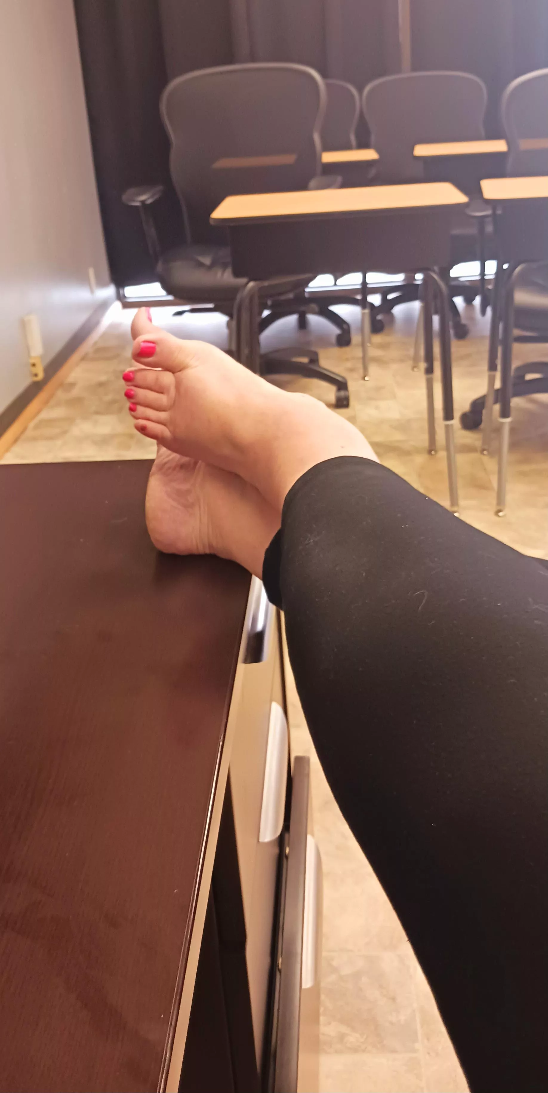 Waiting for next class. #teachfeets