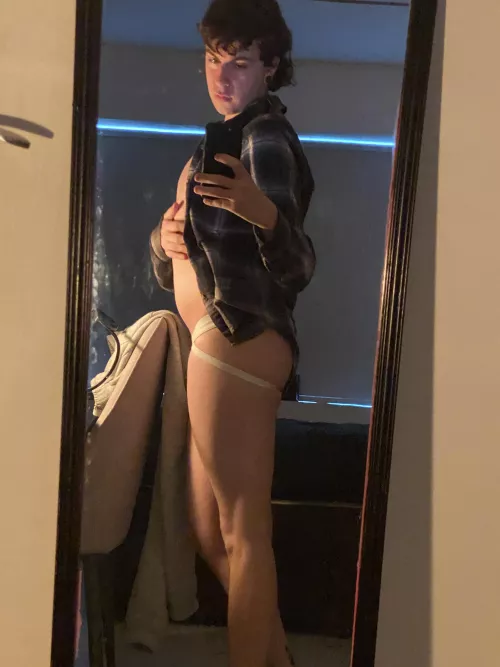 21 , my legs are in so much pain after work I need a massage 😩