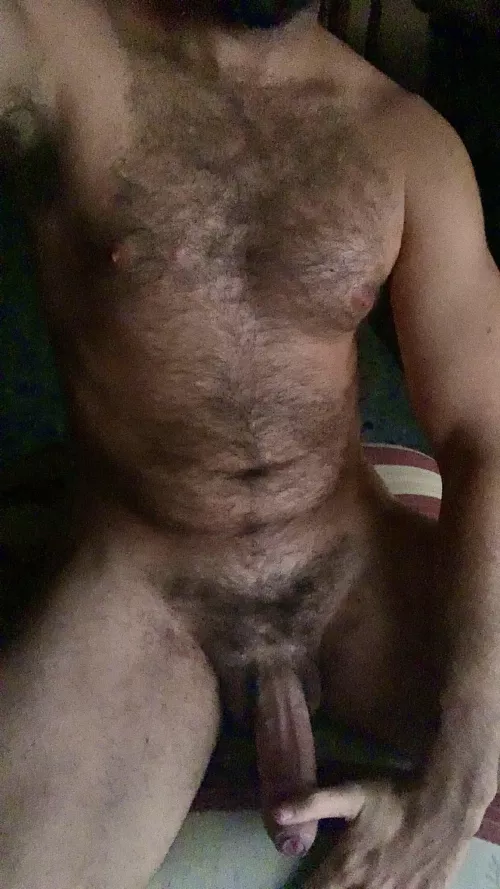 33 dom top here. Into athlete, beefy or muscular subs only. The kinkier, the better. Make sure you’re older than 25 and send asl and clear pic when you add me. Sc: domtopmarco