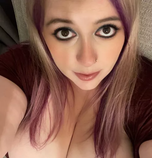 Anyone into big moms with fuck me eyes?