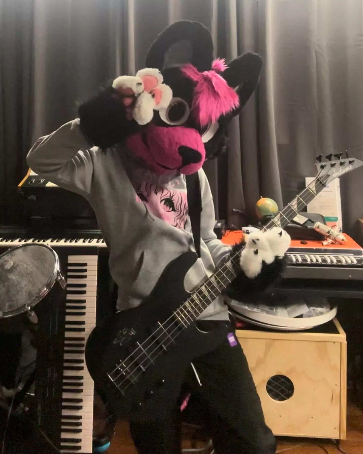 Betu with the bass :3