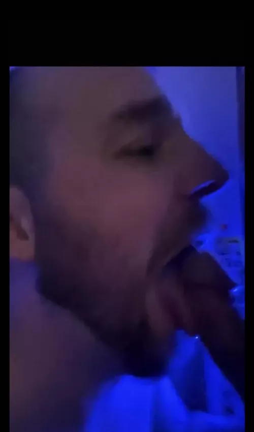 Cumslut who loves to swallow… message me to see more