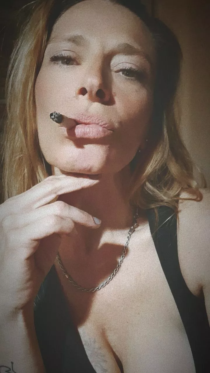 Do you want to fuck me and smoke with me?