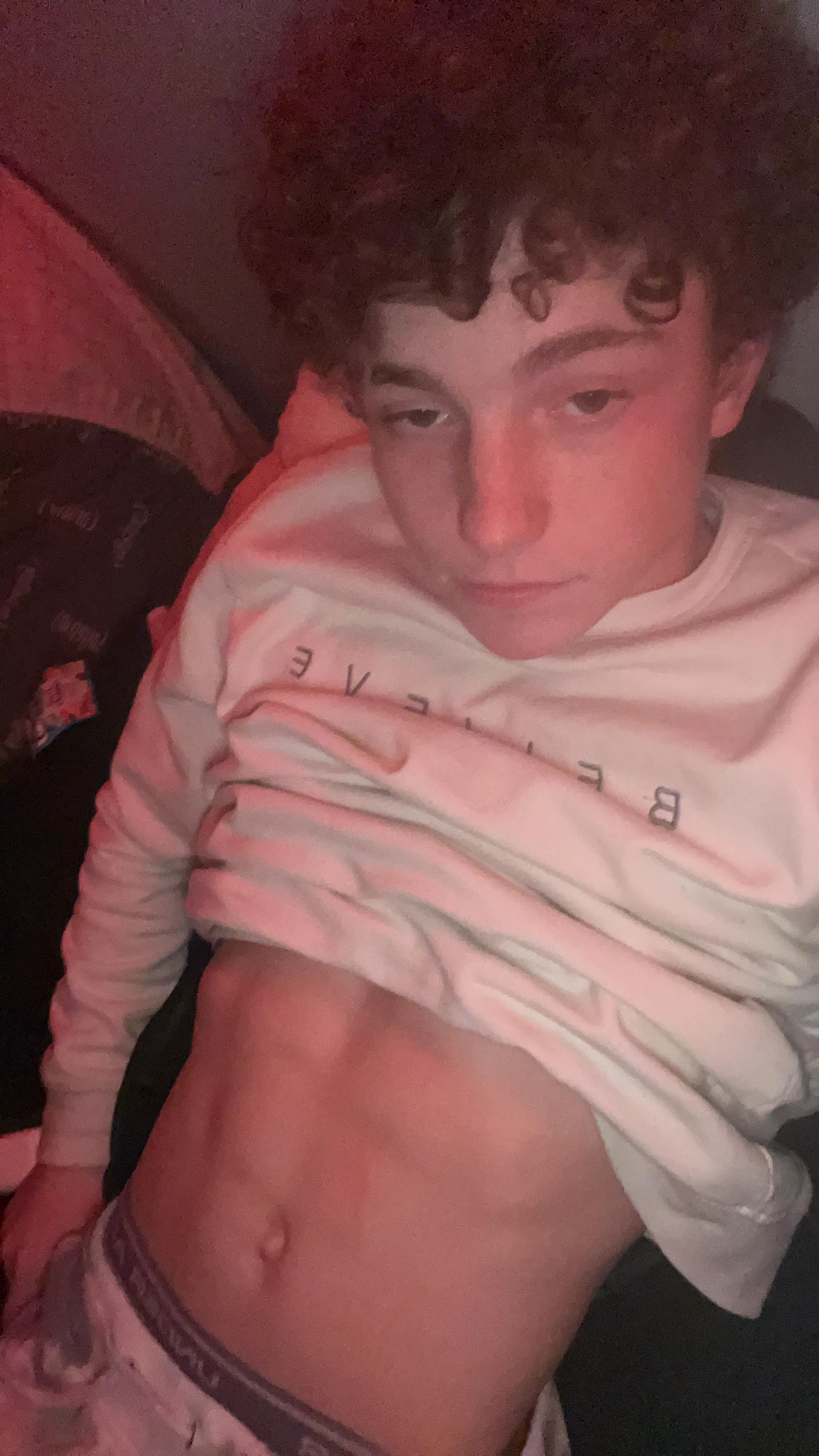 drunk and horny right now...