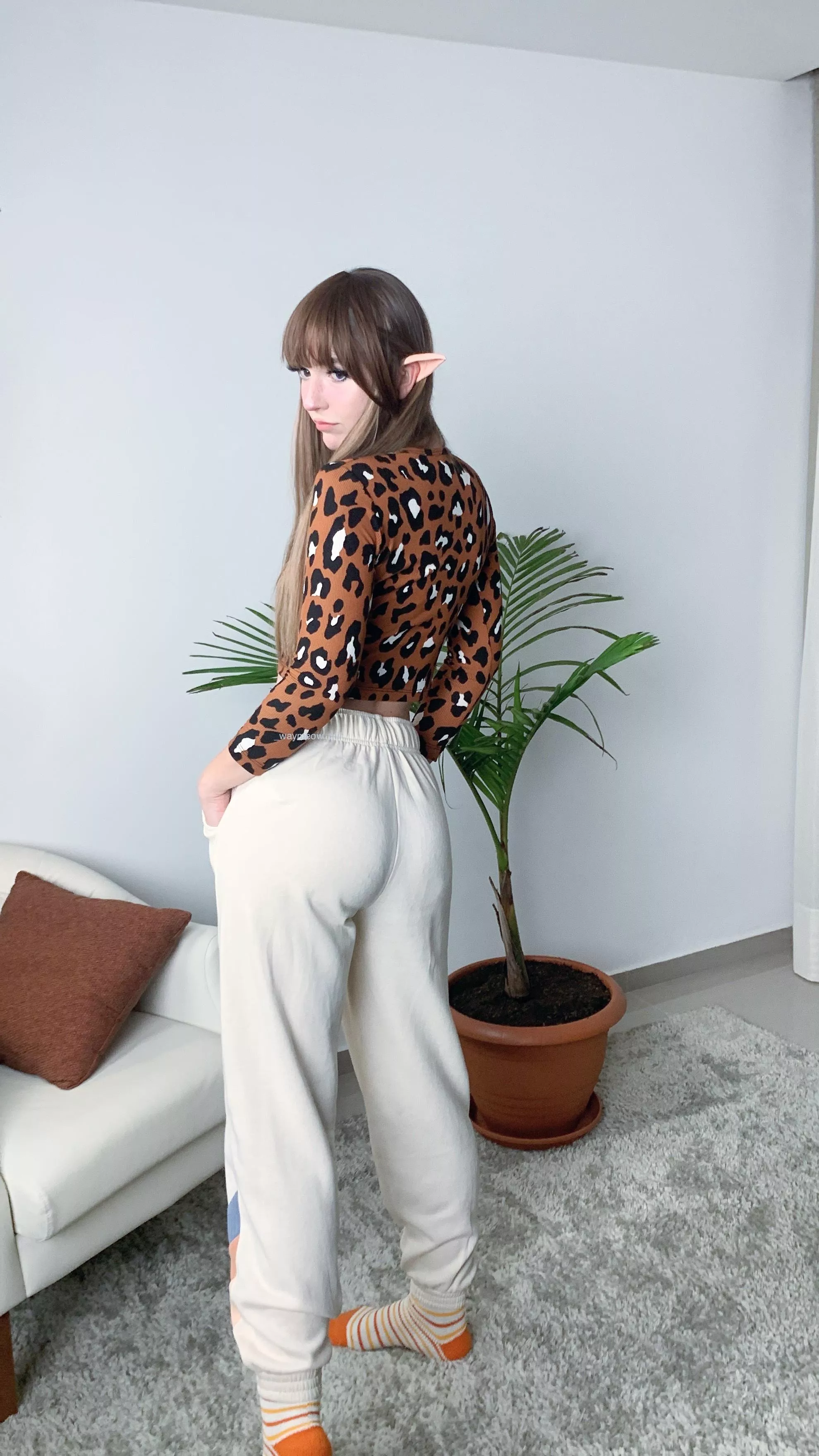 Hey, just showing my big ass in these pants!)