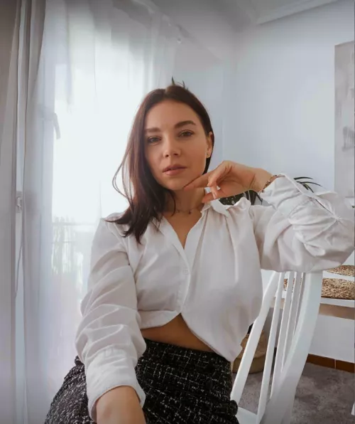 I like to jerk off under the table with a serious face at work